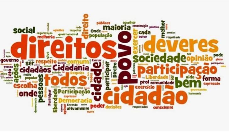 Equipe técnica de assistência social reunida no bairro Vida Nova para atendimento